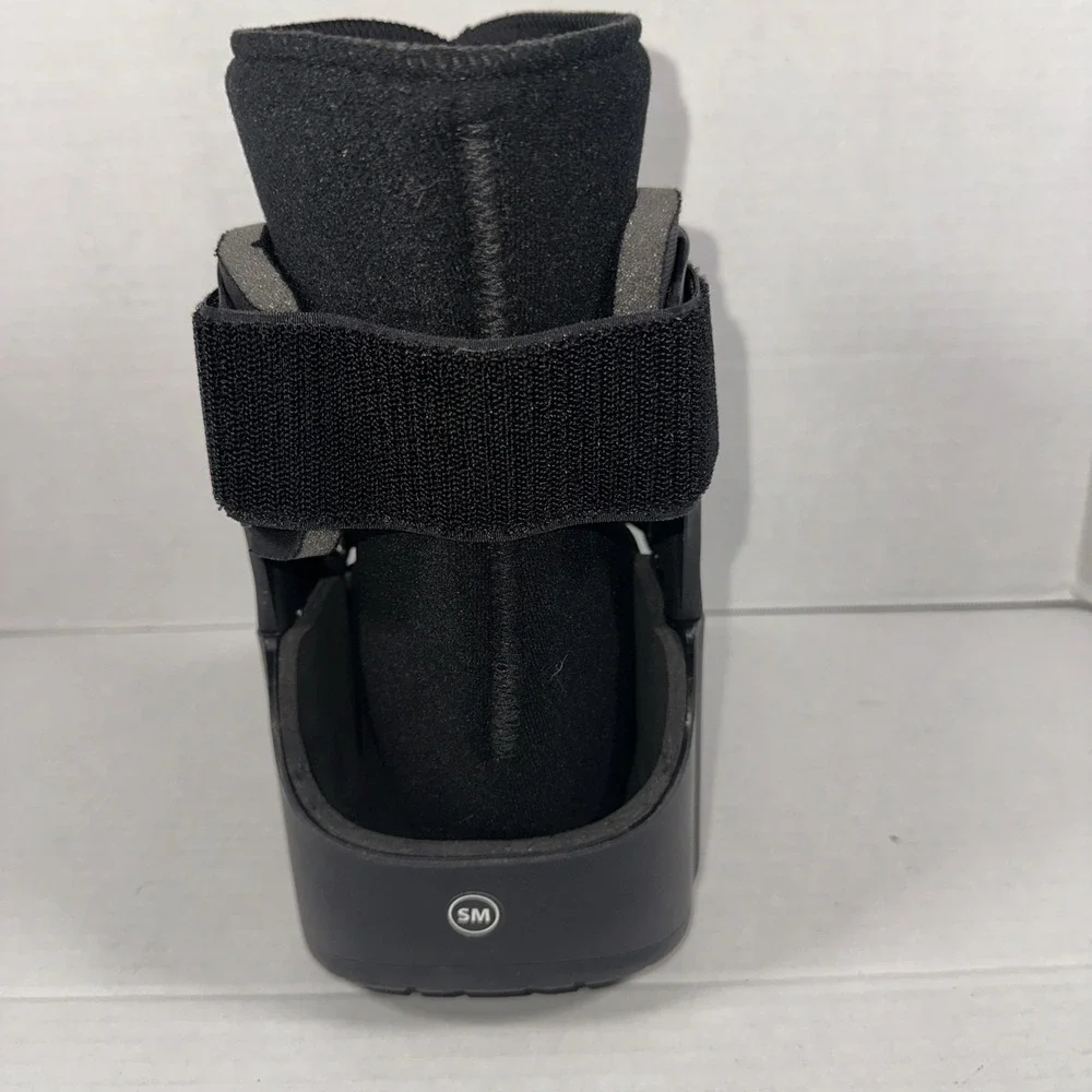 United Ortho USA14013 Adult Short Cam Walker‎ Fracture Boot, S/M, Black